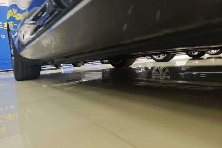 Used Mercedes-Benz E-Class New Energy 2023 E 350 e L Plug-in Hybrid Sedan Right Side Sill