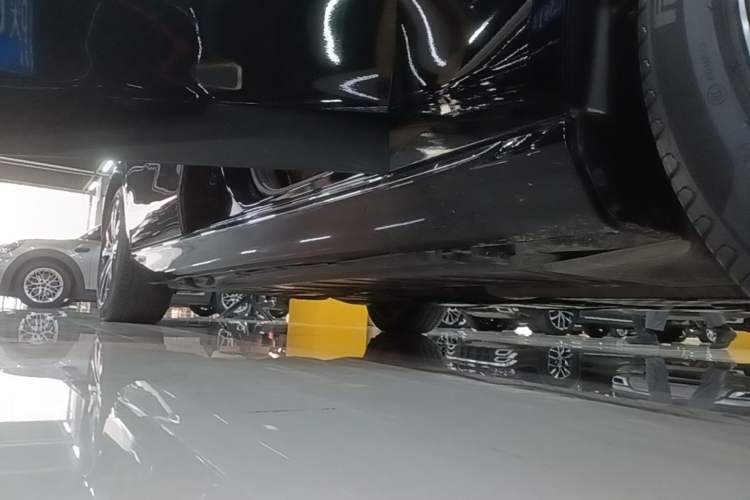Used Mercedes-Benz E-Class New Energy 2023 E 350 e L Plug-in Hybrid Sedan Right Side Sill