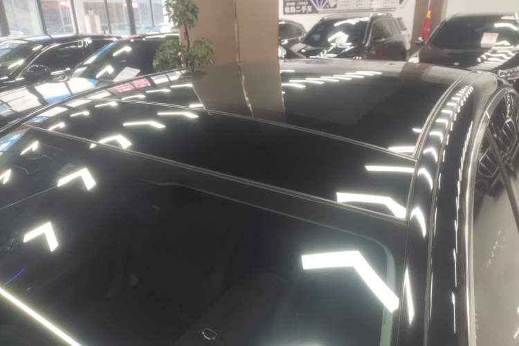Used Mercedes-Benz E-Class New Energy 2023 E 350 e L Plug-in Hybrid Sedan Roof