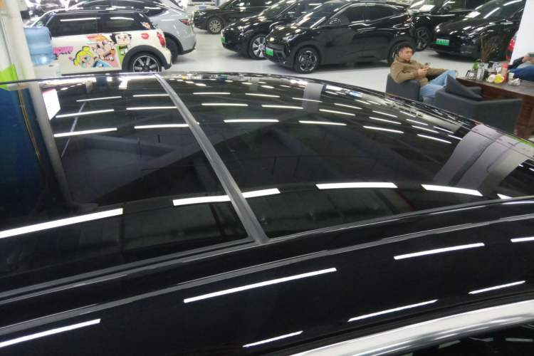 Used Mercedes-Benz E-Class New Energy 2023 E 350 e L Plug-in Hybrid Sports Sedan Roof