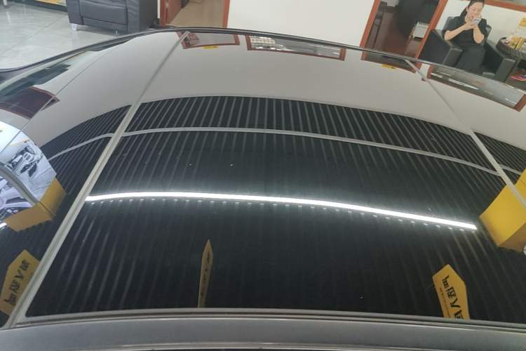 Used Mercedes-Benz E-Class New Energy 2023 E 350 e L Plug-in Hybrid Sports Sedan Roof