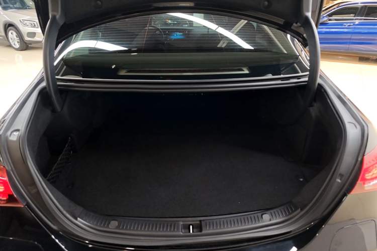 Used Mercedes-Benz E-Class New Energy 2023 E 350 e L Plug-in Hybrid Sedan Trunk