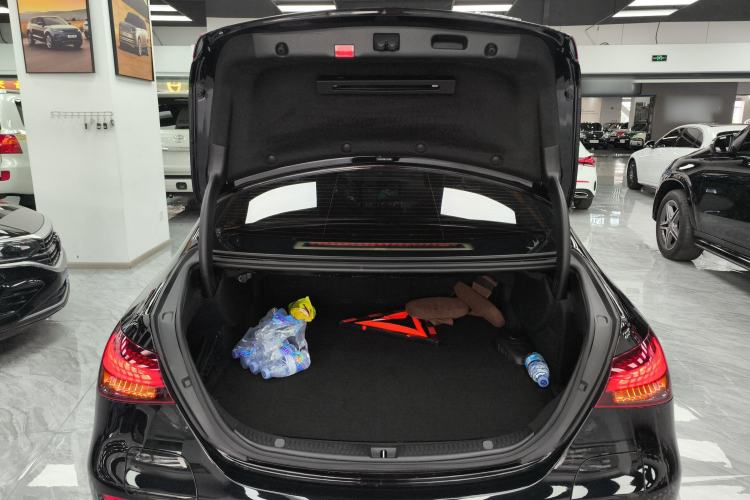 Used Mercedes-Benz E-Class New Energy 2023 E 350 e L Plug-in Hybrid Sedan Trunk