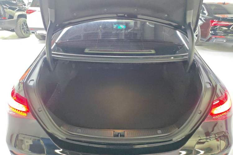 Used Mercedes-Benz E-Class New Energy 2023 E 350 e L Plug-in Hybrid Sedan Trunk