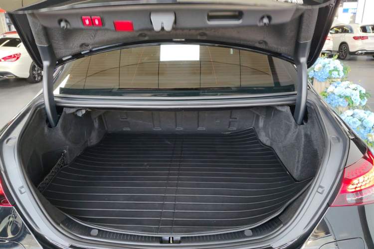 Used Mercedes-Benz E-Class New Energy 2023 E 350 e L Plug-in Hybrid Sports Sedan Trunk
