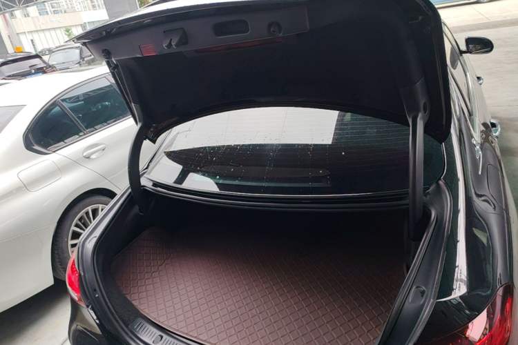 Used Mercedes-Benz E-Class New Energy 2023 E 350 e L Plug-in Hybrid Sports Sedan Trunk