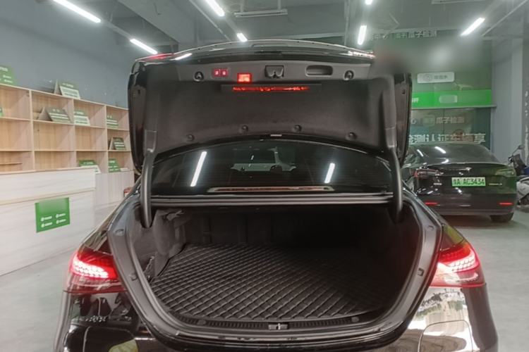 Used Mercedes-Benz E-Class New Energy 2023 E 350 e L Plug-in Hybrid Sedan Trunk