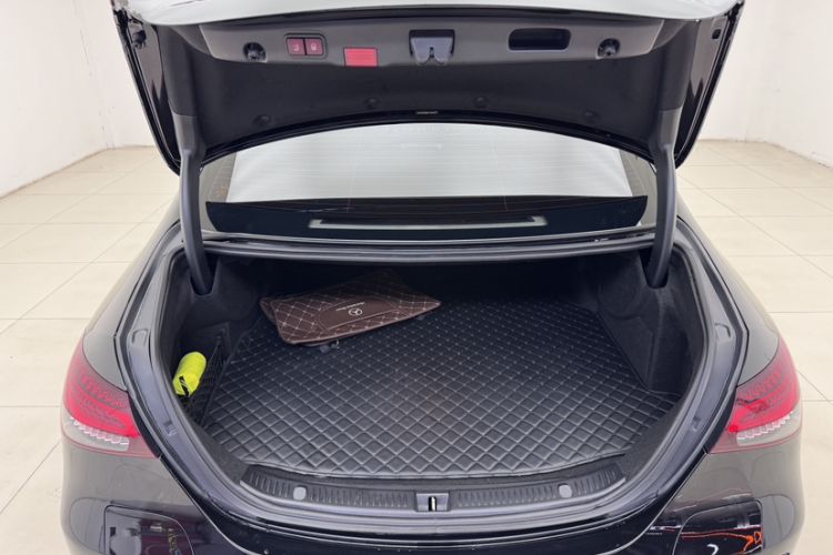 Used Mercedes-Benz E-Class New Energy 2023 E 350 e L Plug-in Hybrid Sedan Trunk