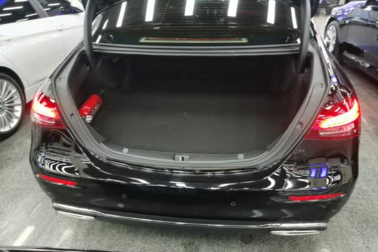 Used Mercedes-Benz E-Class New Energy 2023 E 350 e L Plug-in Hybrid Sedan Trunk