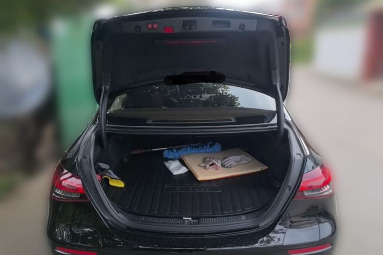Used Mercedes-Benz E-Class New Energy 2023 E 350 e L Plug-in Hybrid Sedan Trunk