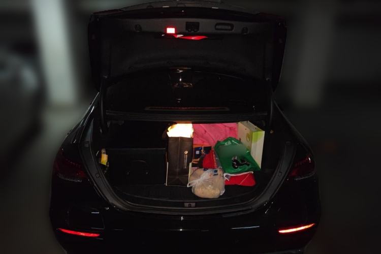 Used Mercedes-Benz E-Class New Energy 2023 E 350 e L Plug-in Hybrid Sedan Trunk