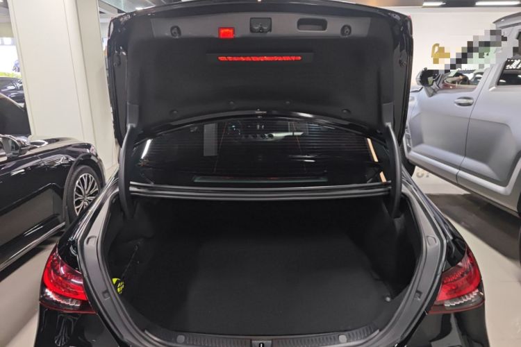 Used Mercedes-Benz E-Class New Energy 2023 E 350 e L Plug-in Hybrid Sedan Trunk