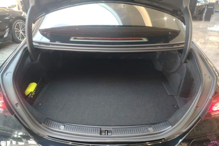 Used Mercedes-Benz E-Class New Energy 2023 E 350 e L Plug-in Hybrid Sedan Trunk