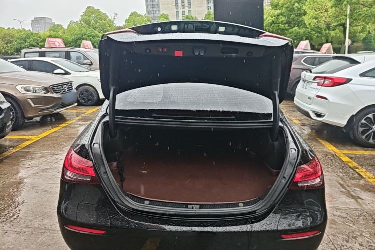 Used Mercedes-Benz E-Class New Energy 2023 E 350 e L Plug-in Hybrid Sedan Trunk