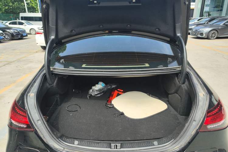 Used Mercedes-Benz E-Class New Energy 2023 E 350 e L Plug-in Hybrid Sedan Trunk