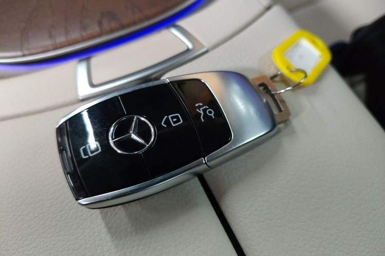 Used Mercedes-Benz E-Class New Energy 2023 E 350 e L Plug-in Hybrid Sports Sedan Vehicle Key