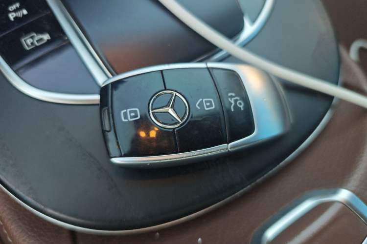 Used Mercedes-Benz E-Class New Energy 2023 E 350 e L Plug-in Hybrid Sedan Vehicle Key