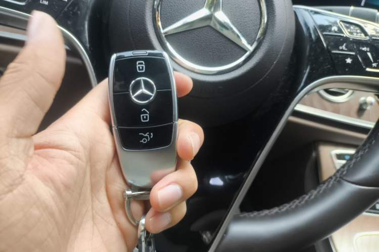 Used Mercedes-Benz E-Class New Energy 2023 E 350 e L Plug-in Hybrid Sedan Vehicle Key