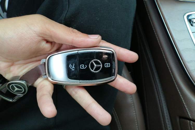 Used Mercedes-Benz E-Class New Energy 2023 E 350 e L Plug-in Hybrid Sedan Vehicle Key