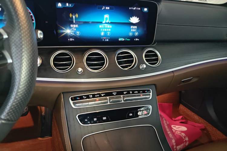 Used Mercedes-Benz E-Class New Energy 2023 E 350 e L Plug-in Hybrid Sports Sedan Audio And AC Panel
