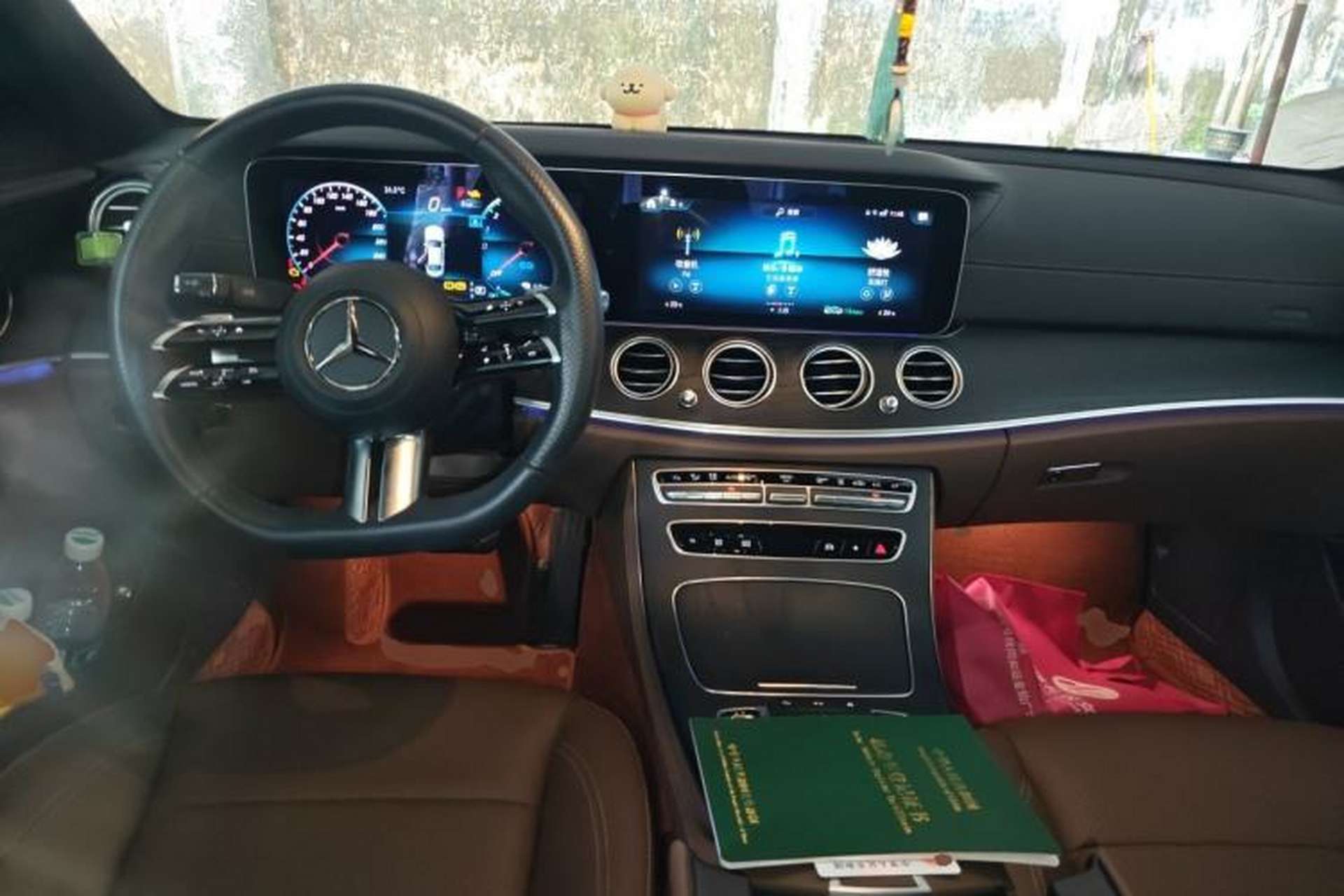 Used Mercedes-Benz E-Class New Energy 2023 E 350 e L Plug-in Hybrid Sports Sedan Center Console