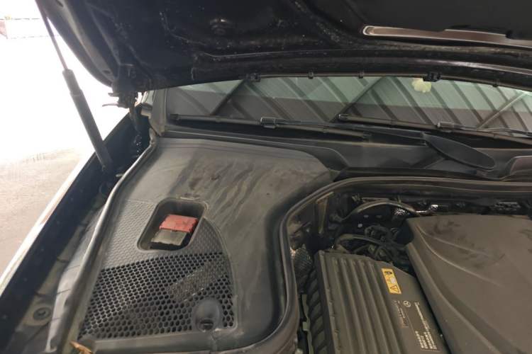 Used Mercedes-Benz E-Class New Energy 2023 E 350 e L Plug-in Hybrid Sports Sedan Engine Bay Right