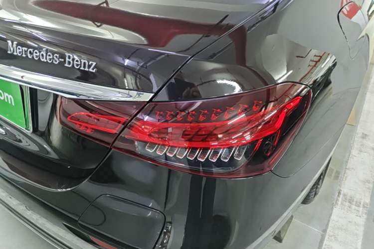 Used Mercedes-Benz E-Class New Energy 2023 E 350 e L Plug-in Hybrid Sedan Exterior 3