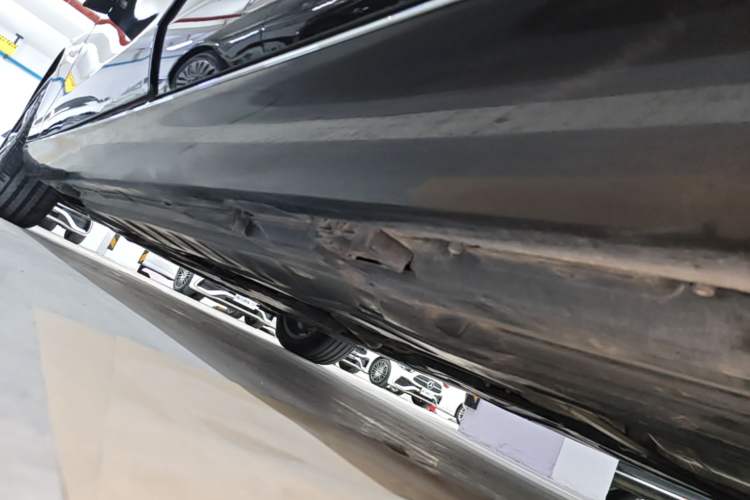 Used Mercedes-Benz E-Class New Energy 2023 E 350 e L Plug-in Hybrid Sedan Left Side Sill