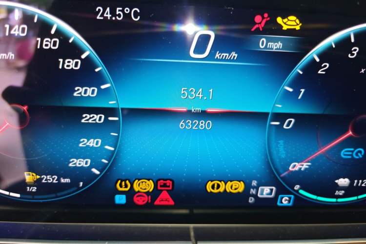 Used Mercedes-Benz E-Class New Energy 2023 E 350 e L Plug-in Hybrid Sports Sedan Odometer Close Up