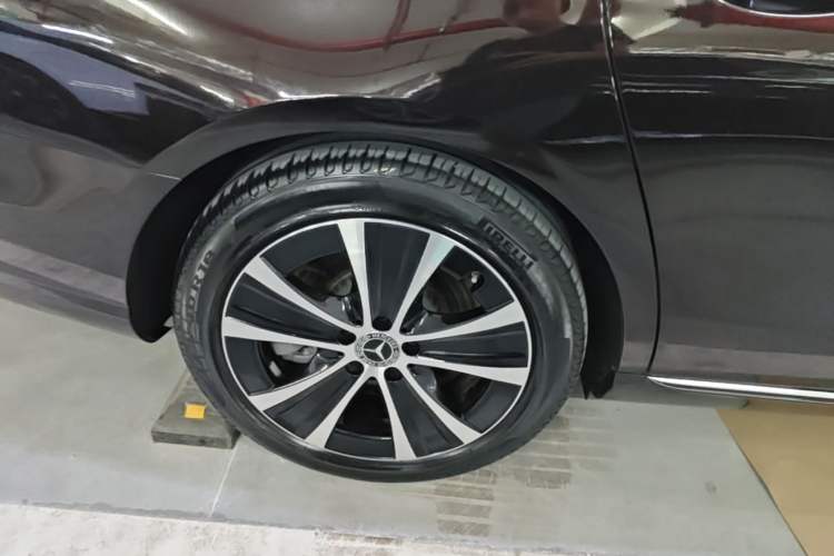Used Mercedes-Benz E-Class New Energy 2023 E 350 e L Plug-in Hybrid Sedan Right Rear Wheel Hub