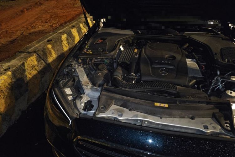 Used Mercedes-Benz E-Class New Energy 2023 E 350 e L Plug-in Hybrid Sedan Engine Bay Right