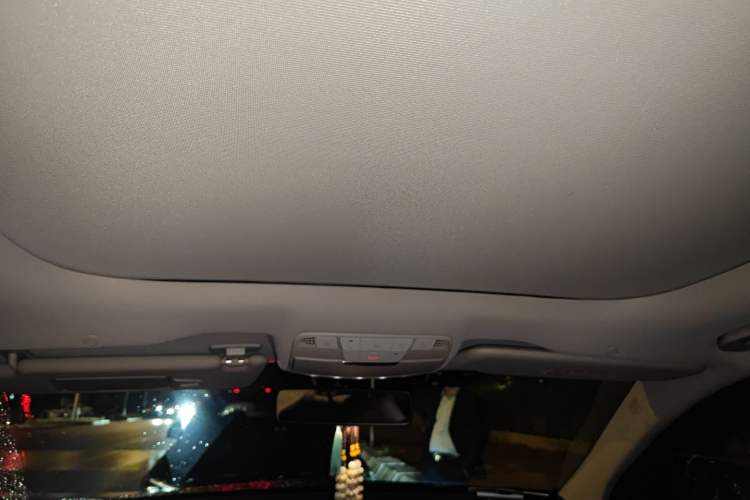 Used Mercedes-Benz E-Class New Energy 2023 E 350 e L Plug-in Hybrid Sedan Headliner