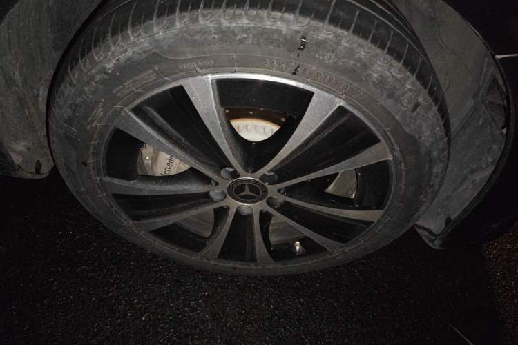 Used Mercedes-Benz E-Class New Energy 2023 E 350 e L Plug-in Hybrid Sedan Right Front Wheel Hub