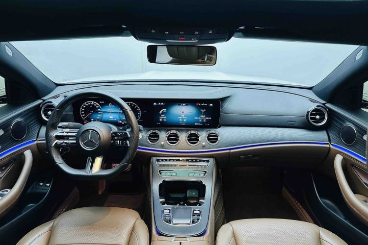Used Mercedes-Benz E-Class New Energy 2023 E 350 e L Plug-in Hybrid Sports Sedan Center Console