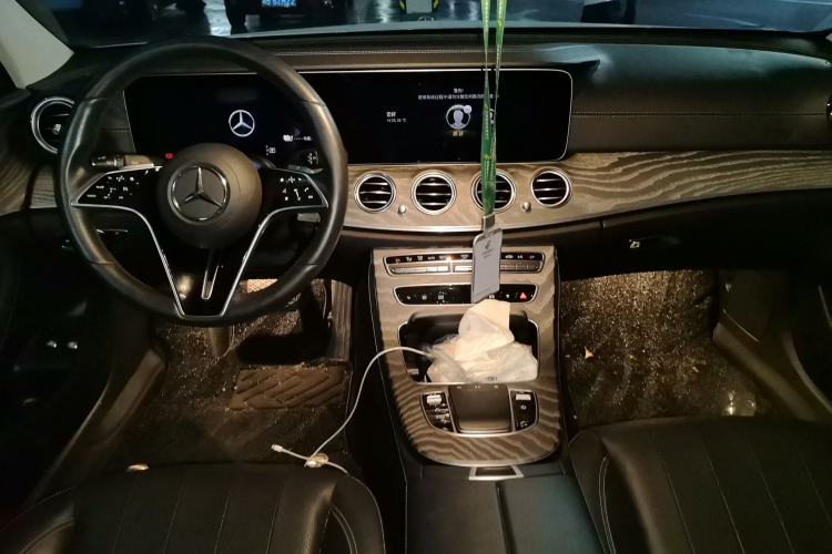 Used Mercedes-Benz E-Class New Energy 2023 E 350 e L Plug-in Hybrid Sedan Center Console