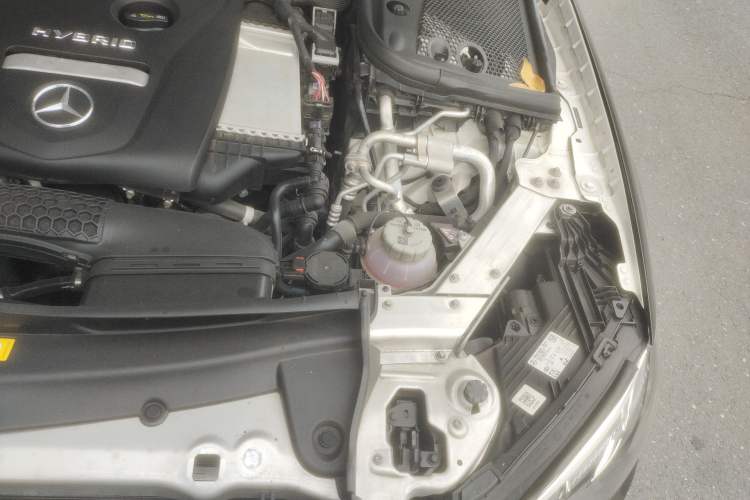 Used Mercedes-Benz E-Class New Energy 2023 E 350 e L Plug-in Hybrid Sports Sedan Engine Bay Left