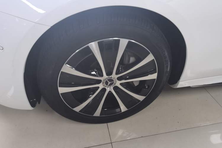 Used Mercedes-Benz E-Class New Energy 2023 E 350 e L Plug-in Hybrid Sports Sedan Exterior 7