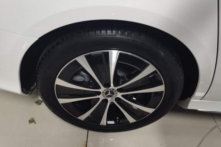 Used Mercedes-Benz E-Class New Energy 2023 E 350 e L Plug-in Hybrid Sports Sedan Exterior 8