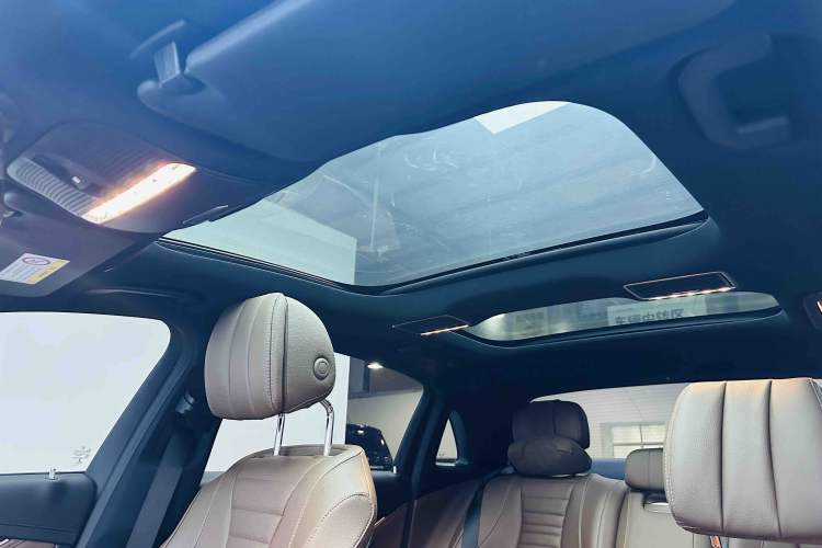 Used Mercedes-Benz E-Class New Energy 2023 E 350 e L Plug-in Hybrid Sports Sedan Headliner