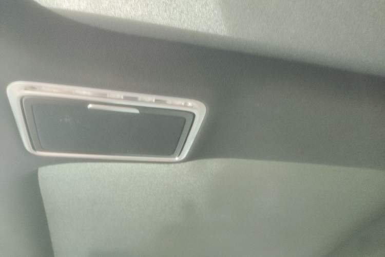 Used Mercedes-Benz E-Class New Energy 2023 E 350 e L Plug-in Hybrid Sports Sedan Headliner