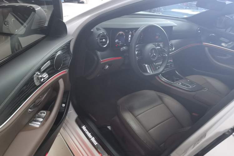 Used Mercedes-Benz E-Class New Energy 2023 E 350 e L Plug-in Hybrid Sports Sedan Interior 3