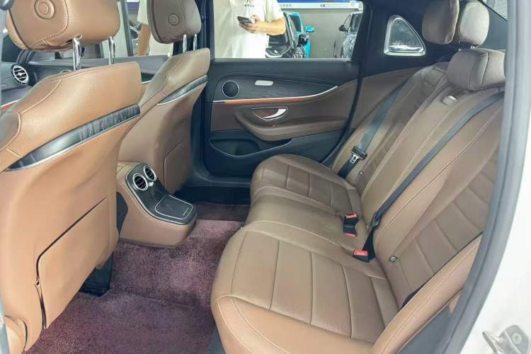 Used Mercedes-Benz E-Class New Energy 2023 E 350 e L Plug-in Hybrid Sports Sedan Interior 4
