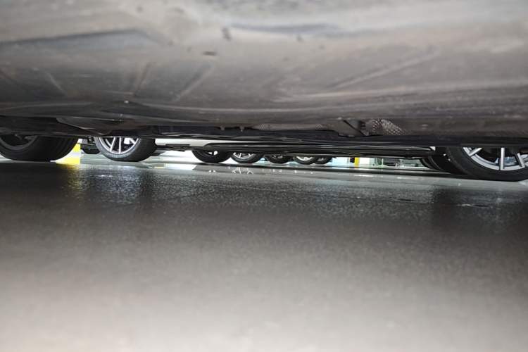 Used Mercedes-Benz E-Class New Energy 2023 E 350 e L Plug-in Hybrid Sports Sedan Left Side Sill