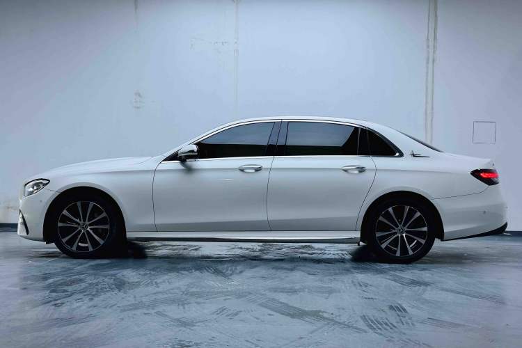 Used Mercedes-Benz E-Class New Energy 2023 E 350 e L Plug-in Hybrid Sports Sedan Rear Left 45 Deg