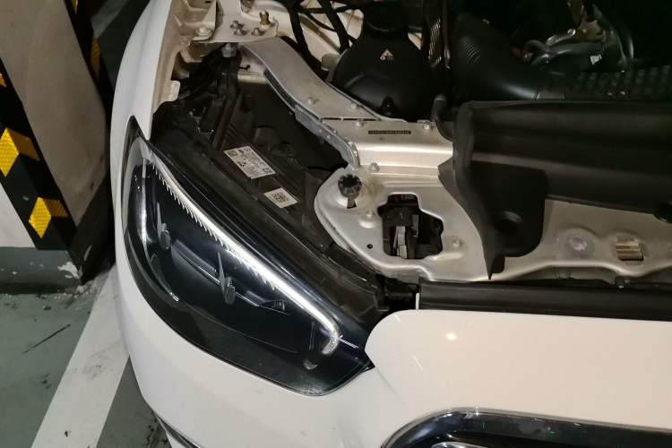 Used Mercedes-Benz E-Class New Energy 2023 E 350 e L Plug-in Hybrid Sedan Right Front Headlight
