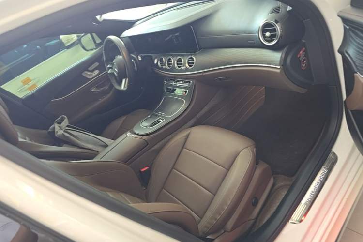 Used Mercedes-Benz E-Class New Energy 2023 E 350 e L Plug-in Hybrid Sports Sedan Right Front Seat
