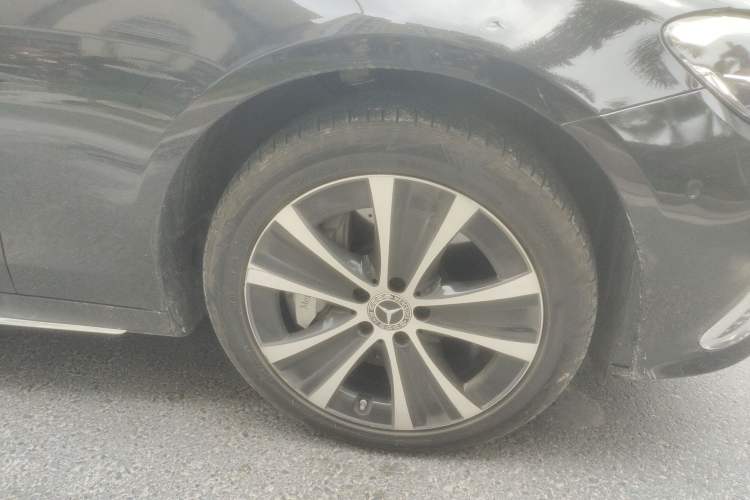 Used Mercedes-Benz E-Class New Energy 2023 E 350 e L Plug-in Hybrid Sports Sedan Right Front Wheel Hub