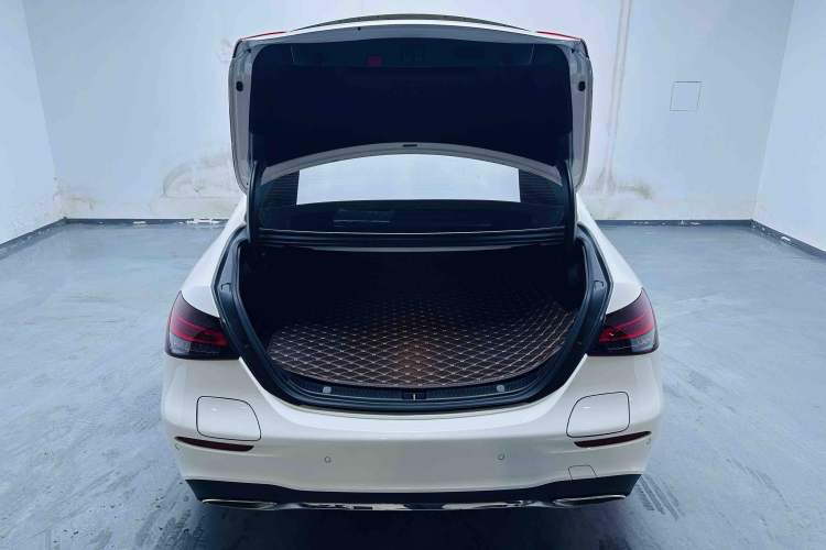 Used Mercedes-Benz E-Class New Energy 2023 E 350 e L Plug-in Hybrid Sports Sedan Trunk