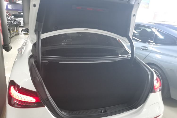 Used Mercedes-Benz E-Class New Energy 2023 E 350 e L Plug-in Hybrid Sports Sedan Trunk