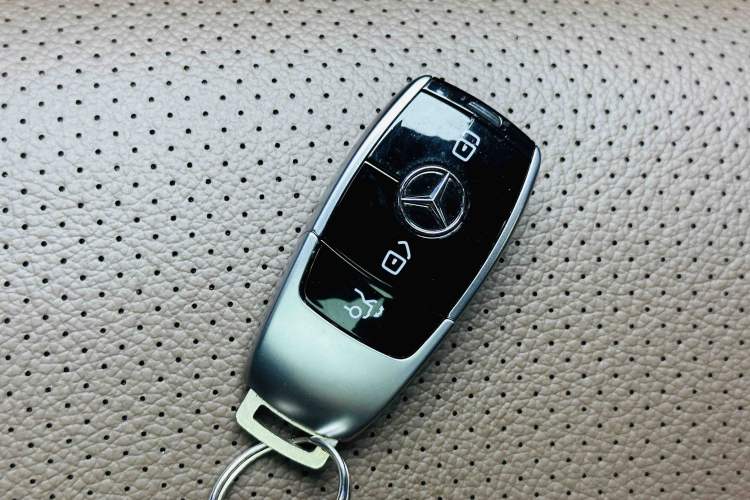 Used Mercedes-Benz E-Class New Energy 2023 E 350 e L Plug-in Hybrid Sports Sedan Vehicle Key